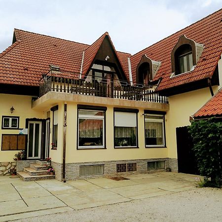 Revesz Vendeghaz Hotell Harkány Exteriör bild