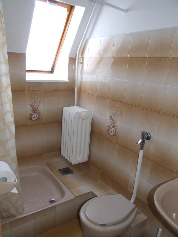 Revesz Vendeghaz Hotell Harkány Rum bild