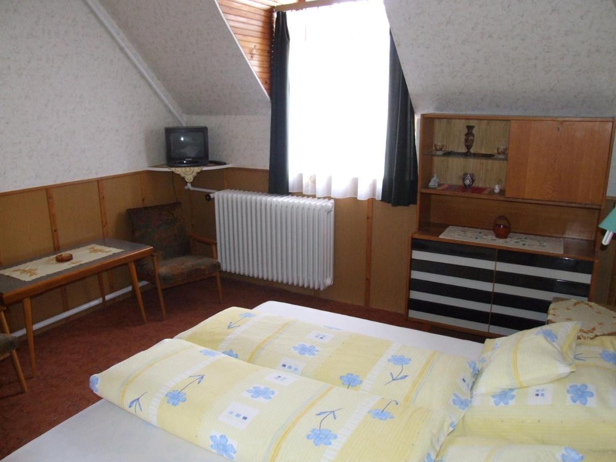 Revesz Vendeghaz Hotell Harkány Rum bild