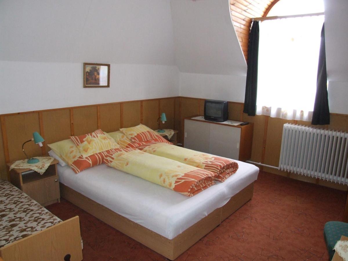 Revesz Vendeghaz Hotell Harkány Rum bild
