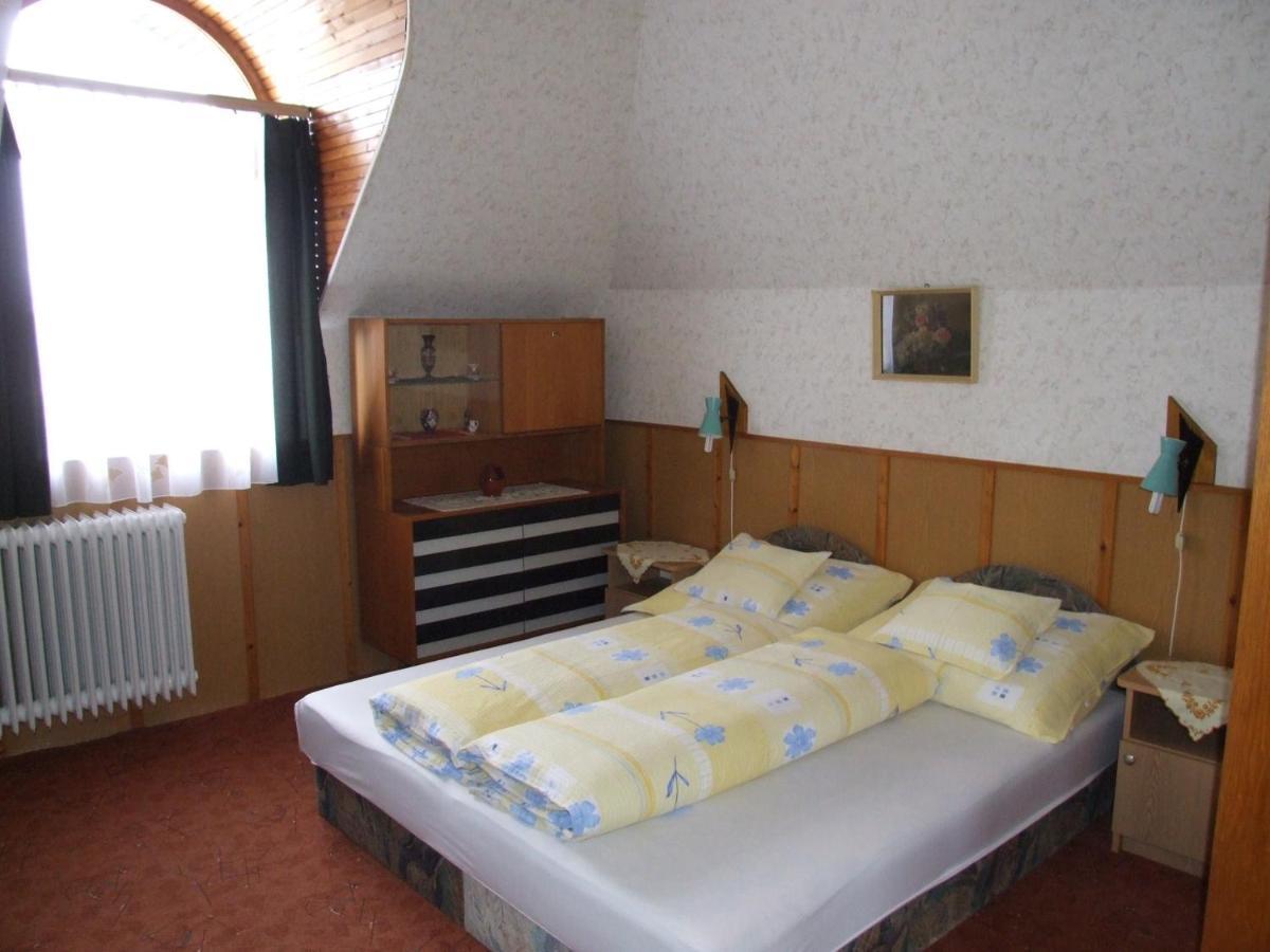 Revesz Vendeghaz Hotell Harkány Rum bild